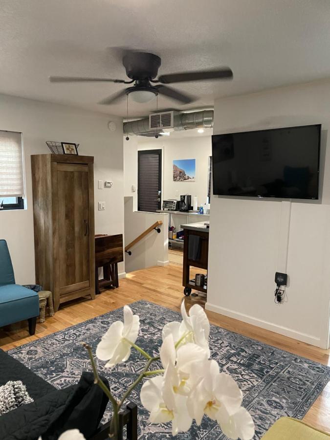 The Upper Room At Casa1022 Compound アルバカーキ エクステリア 写真